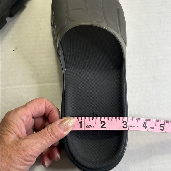 UGG JELLA CLEAR SLIDES LIKE NEW BLACK size 81/2 ? - Picture 10 of 16